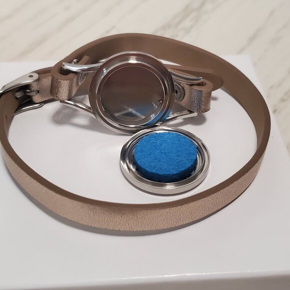 Essential Oil Diffuser Bracelet Wrap Band Gold Tone Tree Of Life Locket - Picture 2 of 5